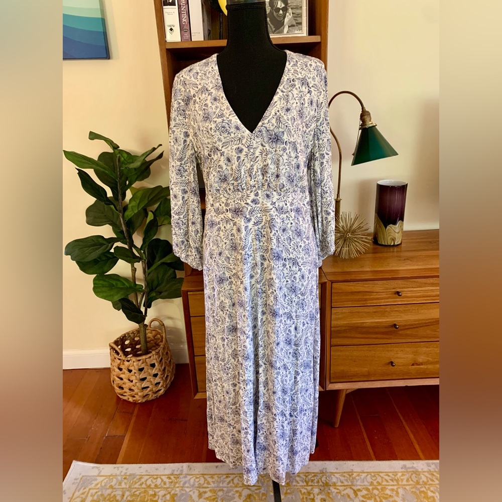 NWT Splendid Blue/White Floral Pattern V-Neck Dress Size L
